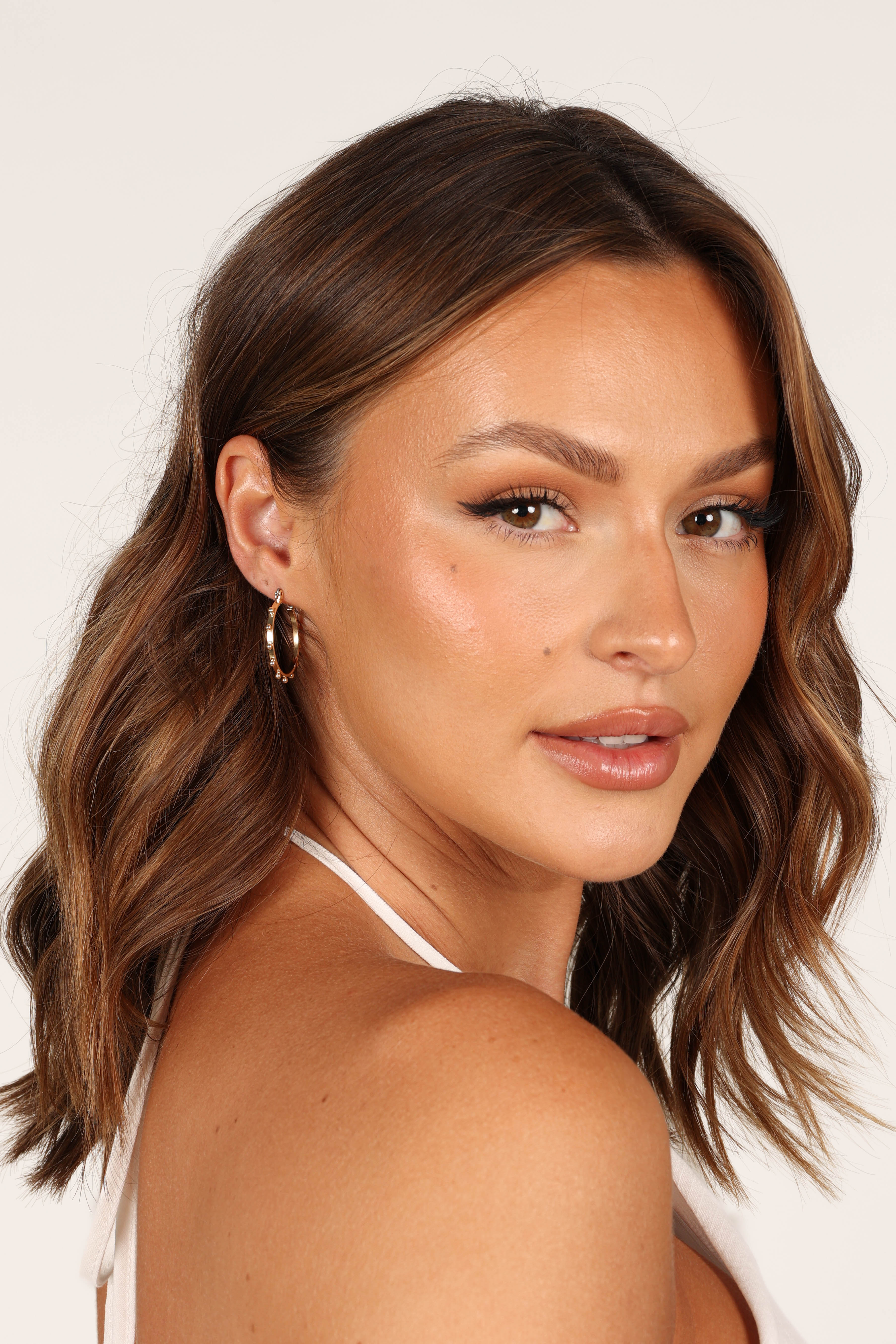 Caroline Hoop Earrings - Gold - Image 5